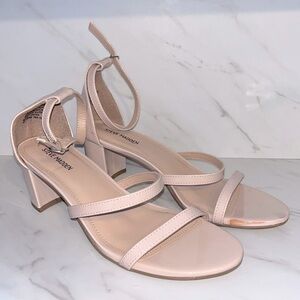 Steve Madden Jana nude strappy helped sandal sz 7